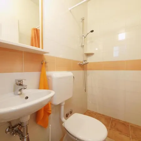 Lägenhet Nina - Three Bedroom With Terrace And Swimming Pool *