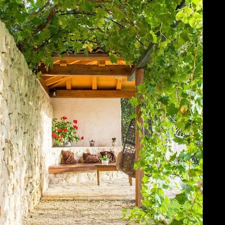 Apartment Nina - Three Bedroom With Terrace And Swimming Pool Mocici