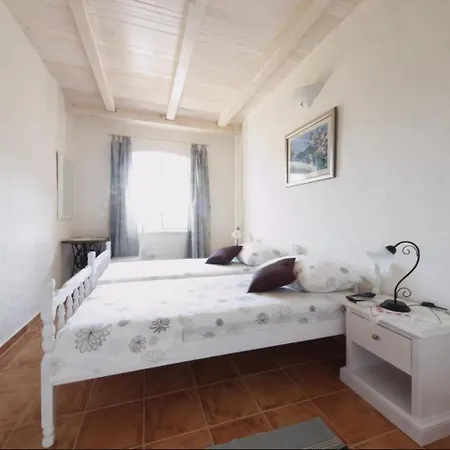 Nina - Three Bedroom With Terrace And Swimming Pool Mocici
